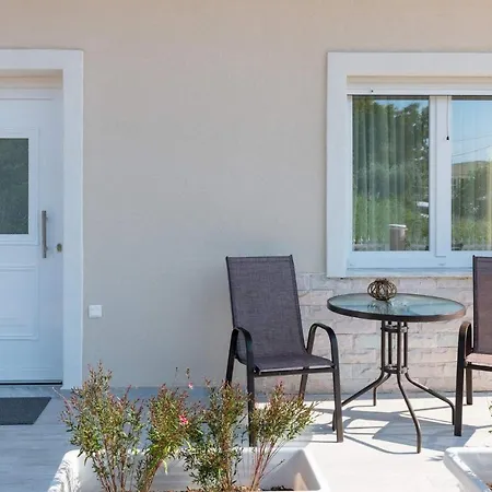 Polyxeni's 3* لايميناس