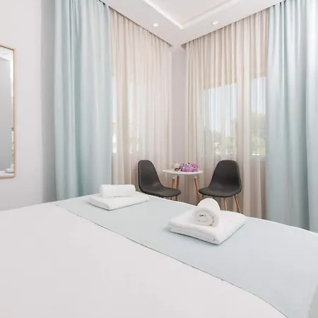 Aparthotel Polyxeni's *